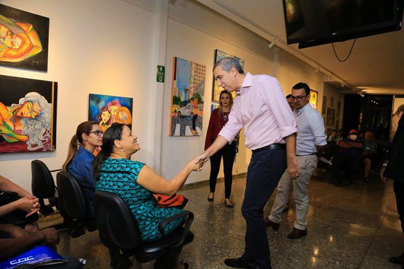 Doze horas após apresentar, nesta segunda-feira (23), o 3.º Turno da Saúde, o governador José Eliton esteve no Hospital Estadual Geral de Goiânia Doutor Alberto Rassi (HGG) para acompanhar a primeira noite de funcionamento do programa; no início da noite, dez pacientes se dirigiam para o centro cirúrgico e cerca de 80 já estavam registrados para serem consultados na unidade; horário de atendimento do Programa 3.º Turno da Saúde nas unidades estaduais hospitalares será feito de segunda a sexta-feira, das 18 às 23 horas. Nos sábados o atendimento será das 7 às 19 horas no Crer, e das 7 às 17 horas no HGG