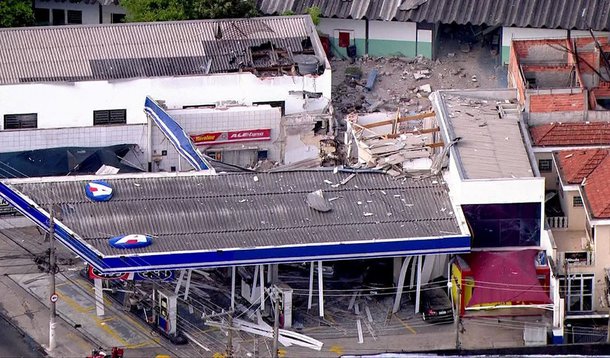 Uma explosão nesta terça-feira (17) em um posto de combustíveis no Imirim, Zona Norte, deixou ao menos cinco pessoas feridas; ao menos 18 imóveis tiveram danos, sendo dois deles estruturais; a Avenida Imirim está interditada e 11 linhas de ônibus foram desviadas