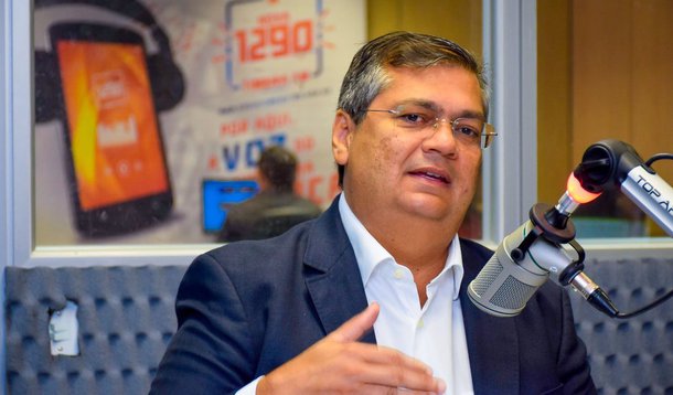 "Se o Brasil tivesse seguido o curso normal, e não esse caminho repleto de anomalias institucionais, nossa economia estaria já em franco crescimento. Crise econômica está destruindo o pacto federativo e aniquilando avanços sociais", disse o governador do Maranhão, Flávio Dino (PCdoB), nesta quarta-feira, 26; "Tenho certeza de que os formuladores de tantas anomalias institucionais serão punidos fortemente nas urnas em outubro. Todos estão vendo que o Brasil piorou por conta da ganância de poucos 'sabidos'", acrescentou