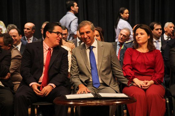 O governador José Eliton, candidato à reeleição, foi o único dos três principais candidatos ao Governo de Goiás a apresentar crescimento na última rodada da pesquisa Serpes/O Popular; tucano tinha 6,2% das intenções no levantamento passado, realizado pela Associação Comercial e Industrial do Estado de Goiás (Acieg), e agora aparece com 6,7% das intenções, alta de 0,7 ponto porcentual; assim, o governador tucano foi o único a registrar crescimento na preferência do eleitorado; pesquisa Serpes/O Popular para o Governo de Goiás divulgada nesta segunda-feira, 9, a menos de seis meses das eleições de 7 de outubro, mostra a fragilidade da candidatura do senador Ronaldo Caiado (DEM)