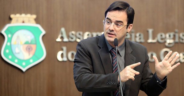 Em pronunciamento na Assembleia Legislativa nesta sexta-feira (20), o deputado estadual Capitão Wagner (Pros) criticou as falas atribuídas ao pré-candidato à Presidência da República Ciro Gomes sobre as igrejas brasileiras. “Ele colocou no mesmo patamar narcotraficantes e as igrejas brasileiras”, disse