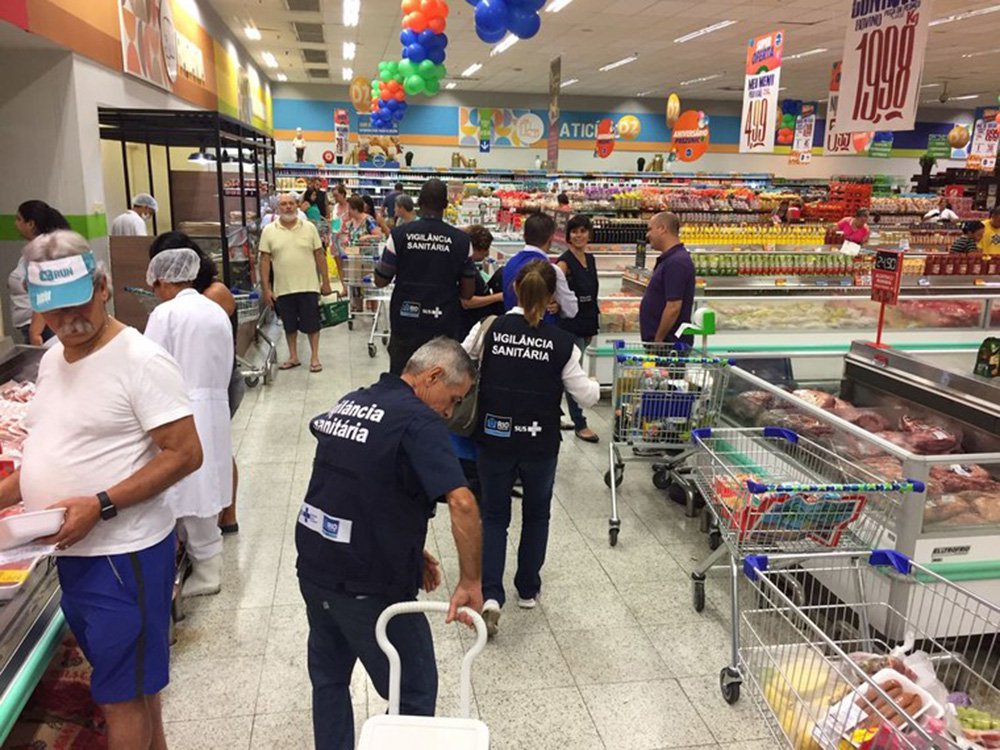 Um desastroso cenário se agrava com a Operação Carne Fraca da Polícia Federal, que tem como alvo as indústrias nacionais de carne e consequentemente mais de 40 mil trabalhadores que terão seus empregos afetados com proibição da exportação de carne para Europa