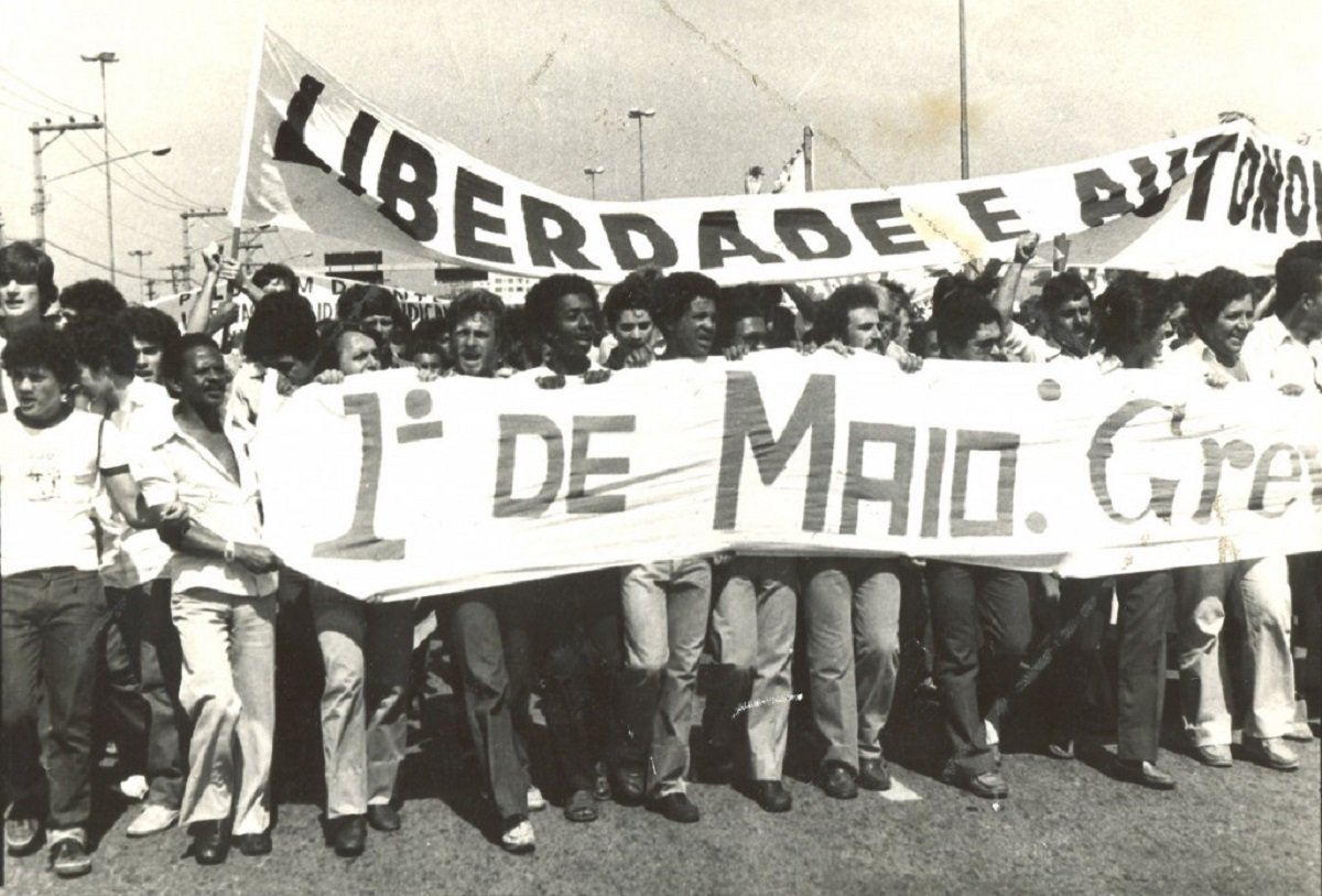 O 1º de Maio deste ano no Ceará vai marcar também o lançamento estadual do Congresso do Povo, antecipando o ato político marcado para o período da tarde, em Parangaba. O Congresso do Povo, proposta da Frente Brasil Popular, tem como objetivo construir coletivamente, um projeto de nação. Antecedendo o 1º de Maio, haverá ainda o lançamento estadual do filme "Arpilleras: atingidas por barragens bordando a resistência" produzido pelas mulheres do Movimento dos Atingidos por Barragens (MAB), que será exibido pela primeira vez no Ceará no dia 28, a partir das 15h30, no Cineteatro São Luiz, com entrada gratuita