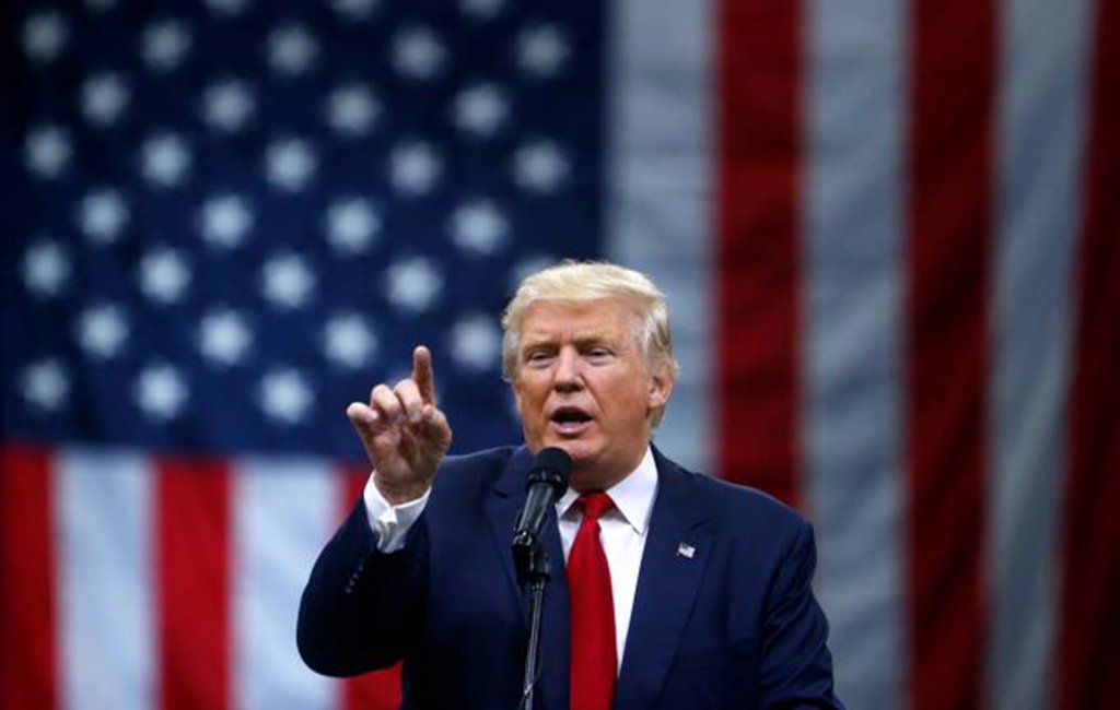 A iniciativa ocorre no momento em que o governo Donald Trump analisa se há riscos nas importações de automóveis europeus para os EUA; “Se estas tarifas e barreiras não forem quebradas e removidas, vamos colocar uma tarifa de 20% sobre todos os carros [europeus]”, disse