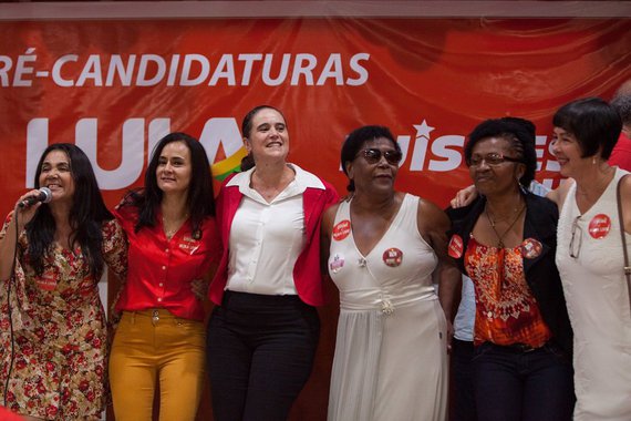 O palácio Alfredo Nasser, sede da Assembleia Legislativa de Goiás, ficou pequeno na manhã de sábado (23) para a militância do Partido dos Trabalhadores (PT); centenas de pessoas lotaram o auditório e coloriram de vermelho a casa do povo no lançamento das pré-candidaturas de Katia Maria, ao Governo de Goiás, e Luis Cesar Bueno, ao Senado; mais de 70 nomes se apresentaram também como pré-candidatos a deputados federais e estaduais, mostrando que o PT formou uma chapa expressiva, competitiva e representativa, com forte presença de mulheres, jovens, representantes de movimentos sociais e lideranças de todas as regiões de Goiás