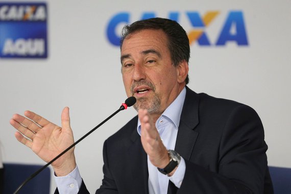 Após entrevista do ministro da Saúde, Gilberto Occhi, afirmando que o surto de toxoplasmose em Santa Maria teria sido causado pela contaminação da água, o prefeito Jorge Pozzobom (PSDB) chamou o ministro de “extremamente irresponsável”; “A colocação precipitada está gerando pânico na população. Se ele tinha essa informação, o mínimo que ele tinha que fazer era me ligar e dizer isso”: veja vídeo