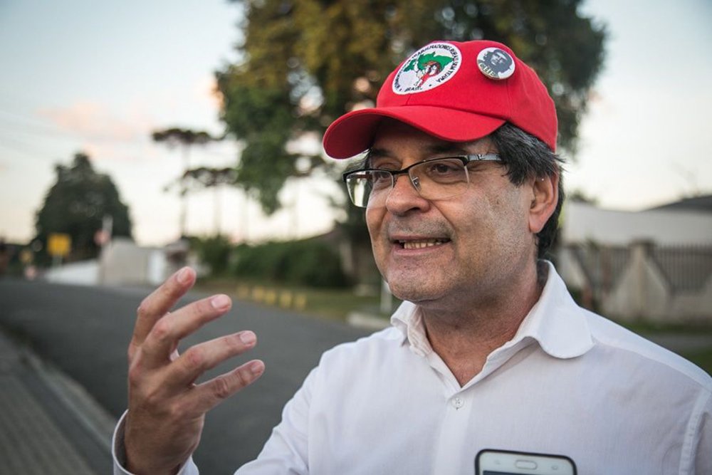 O jurista Marcelo da Costa Pinto Neves, professor de Direito da Universidade de Brasília, diz que a atuação do juiz Sérgio Moro e da maioria do Judiciário é parcial, golpista e político-partidária; ele também afirma que os processos contra Lula deveriam ser nulos porque estão viciados, Moro é parcial e “se manifestou sobre o processo antes de julgar e participou de filmes em que se comemorava a condenação de Lula”