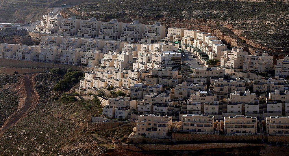 Um relatório oficial do Governo dos Estados Unidos sobre a observação dos direitos humanos a nível mundial em 2017 retirou o termo "ocupados" ao se referir aos territórios palestinos que foram ocupados por Israel na guerra de 1967; a fonte menciona "Israel, as Colinas de Golã, a Cisjordânia e Gaza" como única alusão à ocupação israelense