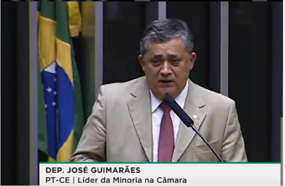 O deputado federal José Guimarães (PT-CE), líder da Oposição na Câmara Federal, denuncia mais uma manobra do governo de Michel Temer contra o Brasil.  Se aproveitando do clima da Copa, o governo desenterra um projeto do ano passado que permite à Petrobras transferir à iniciativa privada até 70% do petróleo explorado em regime de cessão onerosa. O prejuízo para os cofres públicos chega a 500 bilhões de reais