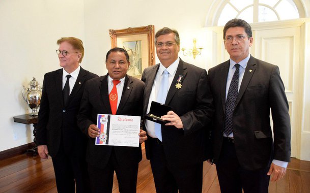O Sereníssimo Grão-Mestre da Maçonaria do Maranhão, Ubiratan João de Castro, avaliou, durante encontro com de 40 diretores da instituição, como “acima de ótimo” a gestão do governo Flávio Dino (PCdoB) no Maranhão; para Dino, a Maçonaria contribui com o desenvolvimento do Maranhão ao atuar em ações de caráter filantrópico, de alívio à pobreza