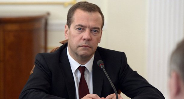
O primeiro-ministro da Rússia, Dmitry Medvedev, comentou as novas sanções dos EUA e explicou como a Rússia planeja reduzir as consequências econômicas para o País; as declarações recentes de alguns representantes dos países da OTAN são estúpidas e belicistas, disse o primeiro-ministro da Rússia, Dmitry Medvedev; "As diferentes declarações estúpidas e belicistas feitas por alguns países membros da OTAN contribuem para a incerteza nos mercados", disse
