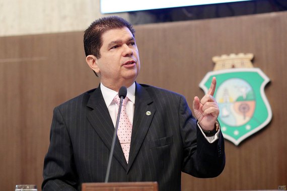 Titular da Sefaz durante os governos Cid Gomes (PDT) e Camilo Santana (PT), o deputado estadual Mauro Filho (PDT) deixa o posto para disputar uma cadeira na Câmara Federal, em Brasília. Em seu lugar, assume o secretário-adjunto da pasta, João Marques