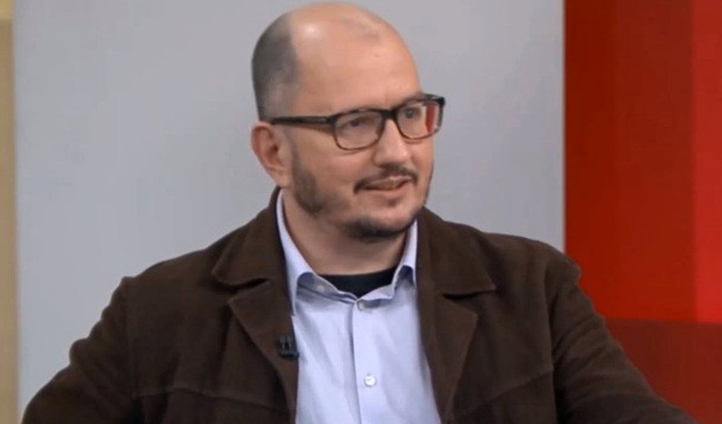 O sociólogo Celso Rocha de Barros disse, durante participação no programa Painel, da GloboNews, que o que teria garantido que a lei fosse para todos seria "se o Temer tivesse caído com a prisão do Joesley, se o Eduardo Cunha tivesse caído no processo do impeachment, quando já tinham evidências amplas contra ele, isso teria um peso gigante contra a direita brasileira"; "Aí a gente poderia comparar com a esquerda, que perdeu um mandato presidencial com a Dilma e um candidato favorito este ano"; assista