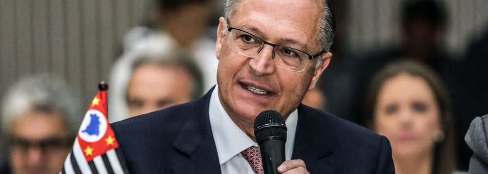 Geraldo Alckmin foi, direta ou indiretamente, o maior responsável pelos 24 anos de governos do PSDB em São Paulo. Agora, ele pretende partir para a disputa presidencial ancorado numa mensagem principal: levar para o País o que, segundo ele, seu governo fez bem em São Paulo. É, portanto, oportuno debater as suas políticas