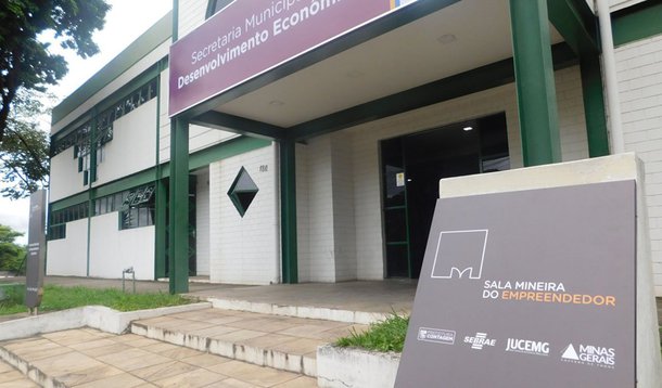 Fruto da parceria entre o governo de Minas, por meio da Junta Comercial do Estado (Jucemg), Sebrae e prefeituras, a Sala Mineira do Empreendedor já está implantada em quase 200 municípios; ela tem o objetivo de melhorar e simplificar o ambiente de negócios em todo o estado, além de facilitar o surgimento de novas empresas, aumentar a competitividade e promover o desenvolvimento sustentável dos empreendimentos