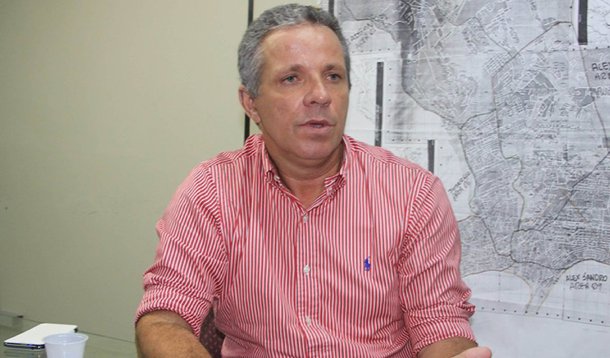 Operação realizada pelo Grupo de Ação Estadual de Combate às Organizações Criminosas (Gaeco) resultou na prisão do ex-prefeito de Viçosa, em Alagoas, Flaubert Torres Filho, e do seu ex-secretário de Finanças, Maxwel Carnaúba Passos; de acordo com o MP, o ex-prefeito é acusado de ter concedido diárias para viagens que nunca existiram, desviando dinheiro dos cofres públicos