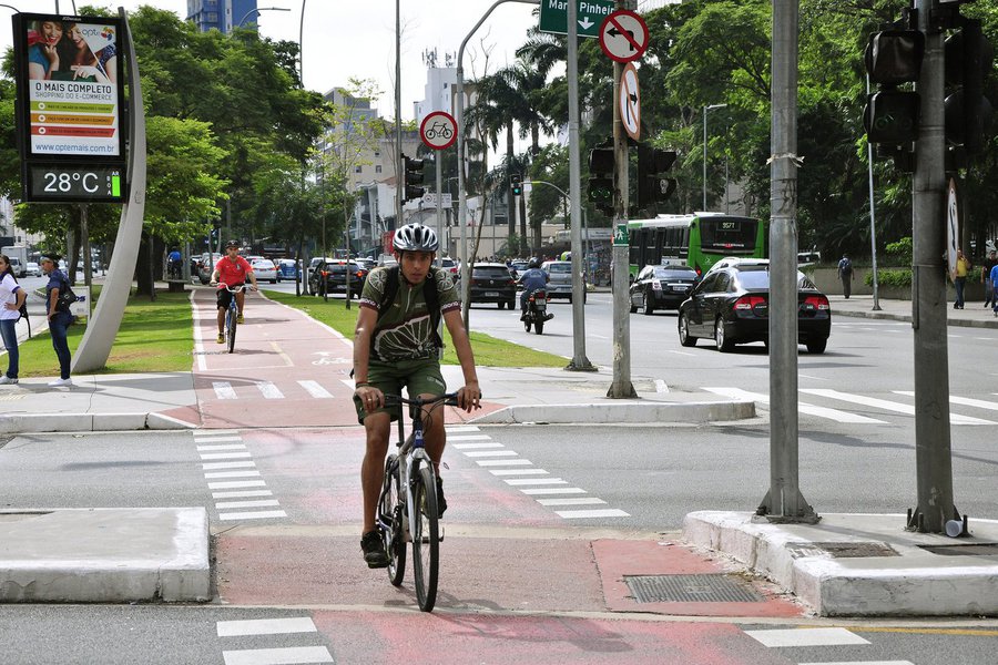 O número de mortes de ciclistas em acidentes de trânsito aumentou 17,8% no estado de São Paulo no primeiro trimestre deste ano, em relação ao mesmo período de 2017, passando de 73 para 86 ocorrências; dados são do Infosiga SP, sistema do governo estadual de São Paulo que divulga dados de acidentes de trânsito