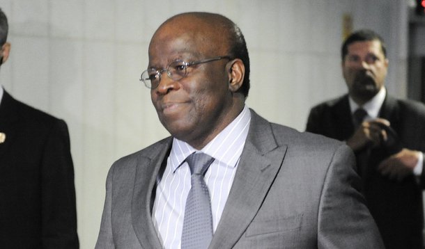 A demora do ex-ministro do STF de se filiar ao PSB e o fato de não vir da política criam grandes restrições no PSB baiano a candidatura a presidente de Joaquim Barbosa; questões localizadas como política de alianças também atrapalham na aceitação e liderança do seu nome; na Bahia, por exemplo, caso o PT indique Jaques Wagner para presidente, dificilmente o PSB deixaria de apoiar o ex-governador