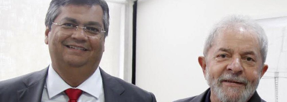 O governador do Maranhão, Flávio Dino, voltou a manifestar seu apoio ao ex-presidente Lula; "Getúlio Vargas e João Goulart eram filhos da 'Casa Grande' e ousaram melhorar os direitos da 'Senzala'. O 1º foi obrigado a se matar e o 2º sofreu um golpe militar. Isso ajuda a entender caso de Lula, o 1º oriundo da 'Senzala' a ousar governar o Brasil", disse
(Foto: Leonardo Lucena) O governador do Maranhão, Flávio Dino, voltou a manifestar seu apoio ao ex-presidente Lula; "Getúlio Vargas e João Goulart eram filhos da 'Casa Grande' e ousaram melhorar os direitos da 'Senzala'. O 1º foi obrigado a se matar e o 2º sofreu um golpe militar. Isso ajuda a entender caso de Lula, o 1º oriundo da 'Senzala' a ousar governar o Brasil", disse