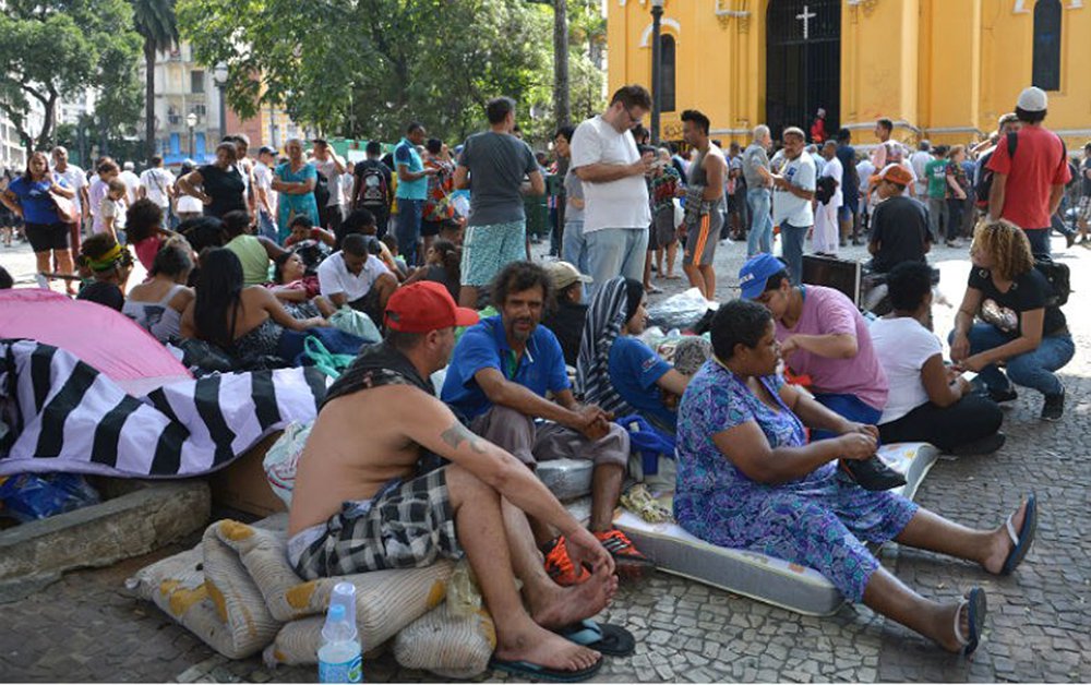 Um total de 38 movimentos sociais ligados à luta por moradia manifestaram solidariedade às cerca de 150 famílias vítimas do incêndio que destruiu uma ocupação no centro da capital paulista; entidades também repudiam a tentativa – pela mídia tradicional e pelo poder público – de responsabilizar os moradores pela tragédia e cobram políticas públicas que atendam à demanda por moradia popular na cidade e no país; 'Enquanto morar for privilégio, ocupar é um direito', dizem os movimentos no documento