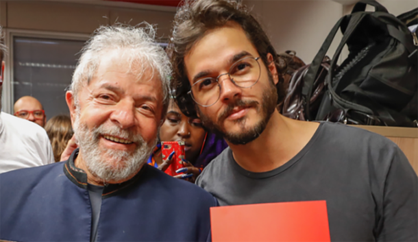 O advogado e militante pernambucano do PDT Túlio Gadêlha conta, em entrevista à jornalista Monica Bergamo, que levou um susto com críticas ao postar foto sua com Lula no sindicato em São Bernardo do Campo onde o ex-presidente se entregou para ser preso, dias atrás; "O debate político está polarizado, muito raso. As pessoas só querem ver duas cores. Não estive ali para defender o projeto político do PT, até porque eu não defendo. Estive para defender a ordem constitucional e a democracia", diz Gadêlha