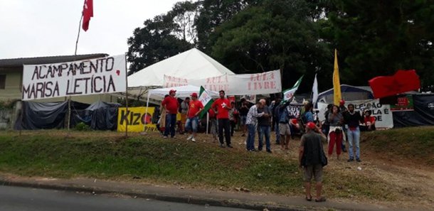 Diante de mais uma ataque aos apoiadores de Lula, que estão acampados em Curitiba, aumenta a nossa certeza de que o fascismo está entre nós. A incitação ao ódio, a intolerância e a prática de crimes "do bem", tem se naturalizado em muitos discursos anti esquerda, mas, é louvada com mais fervor e ardor, no proselitismo político praticado pelo ícone da extrema direita, Jair Bolsonaro