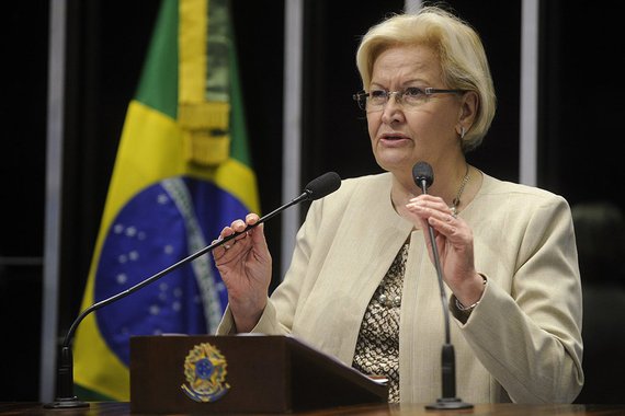 "A senadora Ana Amélia sabe que há um terreno fértil no Brasil para semear inverdades, principalmente no campo da direita, do conservadorismo xucro", diz o jornalista Joaquim de Carvalho, no Diario do Centro do Mundo; "Ana Amélia, esperta, tira da ignorância de seu eleitor médio combustível para continuar no poder"