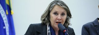 Deputada Erika Kokay (PT-DF) também afirmou que a "maioria da sociedade brasileira é contra as privatizações e defende que a #EletrobrasPublica sirva ao Brasil e não aos interesses de empresas estatais estrangeiras!"; "Defender a @Eletrobras é defender a soberania nacional! #EletrobrasPublica"