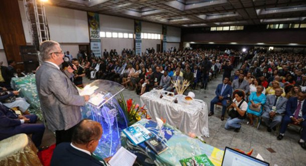 Detentoras de forte influência política, as Assembleias de Deus da Bahia congregam cerca de 400 mil membros liderados por 1.700 pastores; eles defendem o presidente da Assembleia Legislativa, deputado Angelo Coronel (PSD), para uma das vagas ao Senado na chapa do governador Rui Costa; “a decisão não cabe a mim, mas ao conjunto de partidos que compõe a aliança em torno do governador", disse Coronel