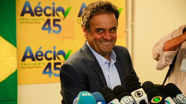 Pesquisa realizada pela Fundação Getulio Vargas (FGV) concluiu que robôs criados possivelmente na Rússia atuaram na campanha presidencial de Aécio Neves (PSDB) 2014; para atuar nas redes sociais, os bots, programas de computador formatados para automatizar determinados procedimentos, apresentavam-se com perfis falsos — pesquisadores detectaram pelo menos 699 na campanha de Aécio
