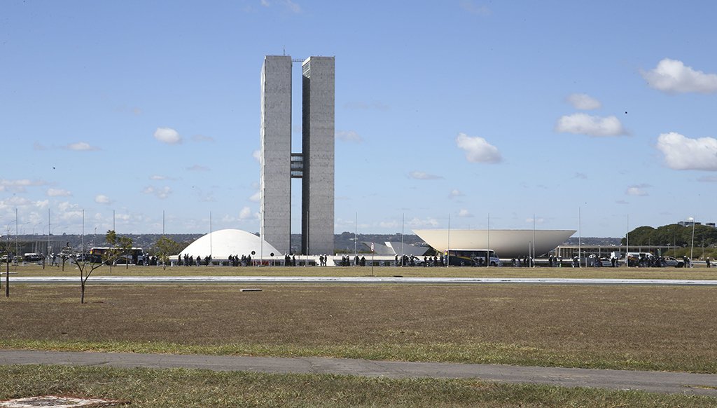 Brasília - As centrais sindicais convocaram greve geral contra as reformas da Previdência e trabalhista e por eleições diretas (Antônio Cruz/Agência Brasil)