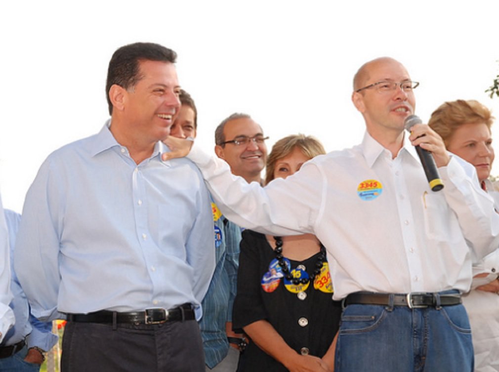 Depois do Solidariedade, o Partido Verde (PV) declara apoio à pré-candidatura do ex-procurador de Justiça e ex-senador Demóstenes Torres ao Senado; o presidente da legenda em Goiás, Eduardo Zaratz, afirmou que o PV já definiu a chapa para senador: Marconi Perillo (PSDB) e Demóstenes Torres (PTB)