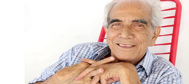 Considerado um dos maiores nomes da cultura goiana, o escritor José Mendonça Teles morreu na noite de sábado (28) em Goiânia; ele tinha 82 anos e enfrentava a doença de Parkinson; filho de João Alves Teles e Celuta Mendonça Teles, José Mendonça nasceu em Hidrolândia em março de 1936; bacharel em Direito pela Universidade Católica de Goiás, historiador, poeta, cronista, ensaísta, dicionarista e jornalista, José Mendonça Teles é autor de mais de 30 livros relacionados à cultura goiana, entre eles: Vida e Obra de Silva e Souza, A Imprensa Matutina e General Curado - Estudo Biográfico