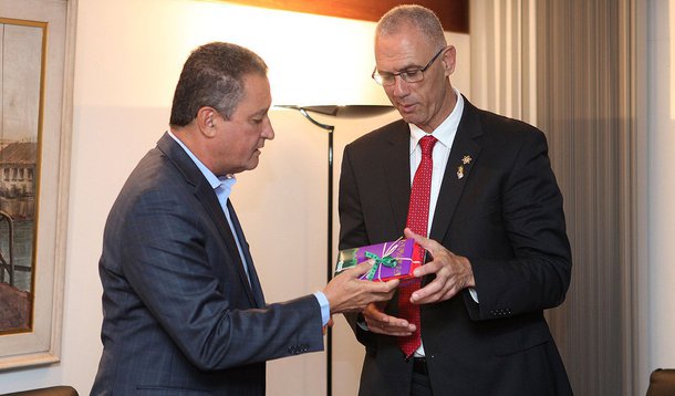 O governador Rui Costa, se reúne com Yossi Shelley, embaixador de Israel. fotos: Mateus Pereira/GOVBA