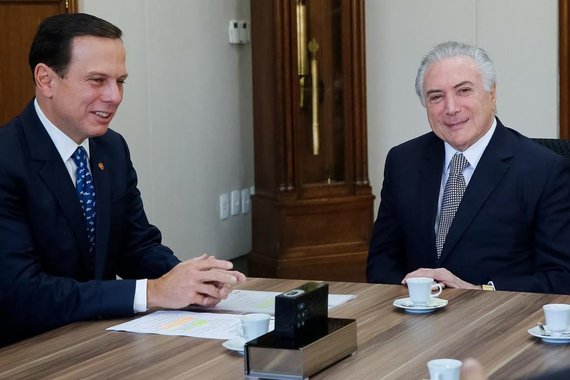 Michel Temer (MDB) se reuniu nesta sexta-feira (20) com João Doria (PSDB), pré-candidato tucano ao governo de São; segundo a jornalista Andreia Sadi, Temer e Doria discutiram alianças entre MDB e PSDB para a disputa estadual em São Paulo e também para o pleito nacional; Doria quer o apoio do MDB para a sua campanha, mas o presidente da Fiesp, Paulo Skaf (MDB), mantém sua candidatura ao Palácio dos Bandeirantes