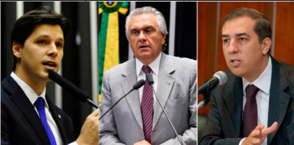 O senador Ronaldo Caiado (DEM) perdeu 4,3 pontos percentuais e Daniel Vilela (MDB) 5,9 pontos na comparação entre a última pesquisa Serpes, divulgada no dia 7 de dezembro, e o levantamento do mesmo instituto publicado nesta segunda-feira pelo jornal O Popular; José Eliton (PSDB) passou de 6,2% para 6,7%; de acordo com a pesquisa, Caiado lidera a disputa com 39,7% das intenções de voto. Eliton tem 6,7% e Daniel, 6,2%