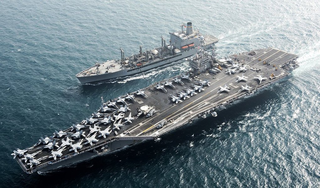 Destroieres, cruzadores, porta-aviões; não, não é aquele jogo popular "Batalha Naval", é a situação geopolítica que se deteriora um dia depois do outro; Russos, americanos e chineses, aparentemente, mergulham em uma corrida territorial-marítima sem precedentes em busca de influência econômica e política, com imenso belicista e fortemente tensionado pelos humores irritadiços dos seus respetivos líderes