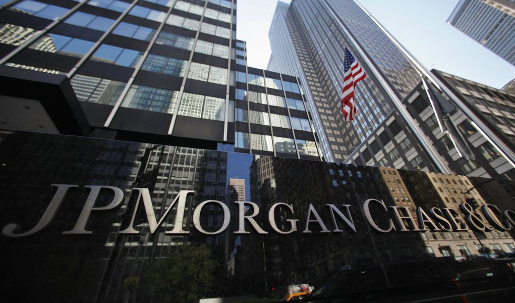 JPMorgan Chanse &amp; Co testou uma nova plataforma de blockchain para emitir instrumentos financeiros com o Banco Nacional do Canadá e outras empresas; banco disse em um comunicado que está adotando a tecnologia para simplificar alguns processos, como pagamento de taxas de juros e vencimentos; teste espelhava um certificado de depósito Yankee de taxa flutuante de US $ 150 milhões do banco canadense