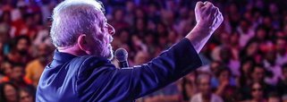 Vítima de caçada judicial e, mesmo assim, líder nas pesquisas e considerado o melhor presidente da história do País, Luiz Inácio Lula da Silva fez um discurso em São Bernardo do Campo (SP) que entrará para a história; "Não adianta tentar acabar com as minhas idéias, elas já estão pairando no ar e não tem como prendê-las. Não adianta parar o meu sonho, porque quando eu parar de sonhar, eu sonharei pela cabeça de vocês e pelos sonhos de vocês", disse; "Não adianta eles acharem que vão fazer com que eu pare, eu não pararei porque eu não sou um ser humano, sou uma ideia"