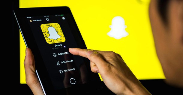As Lentes AR Shoppable servem como uma espécie de extensão dos anúncios de compra já existentes no Snapchat e permitem que  empresas se comuniquem com seus clientes de forma mais interativa; com a nova funcionalidade, os anunciantes poderão incluir um botão em sua lente patrocinada que permitirá que o cliente realize várias ações, como visitar um site, assistir um vídeo promocional ou instalar um novo aplicativo