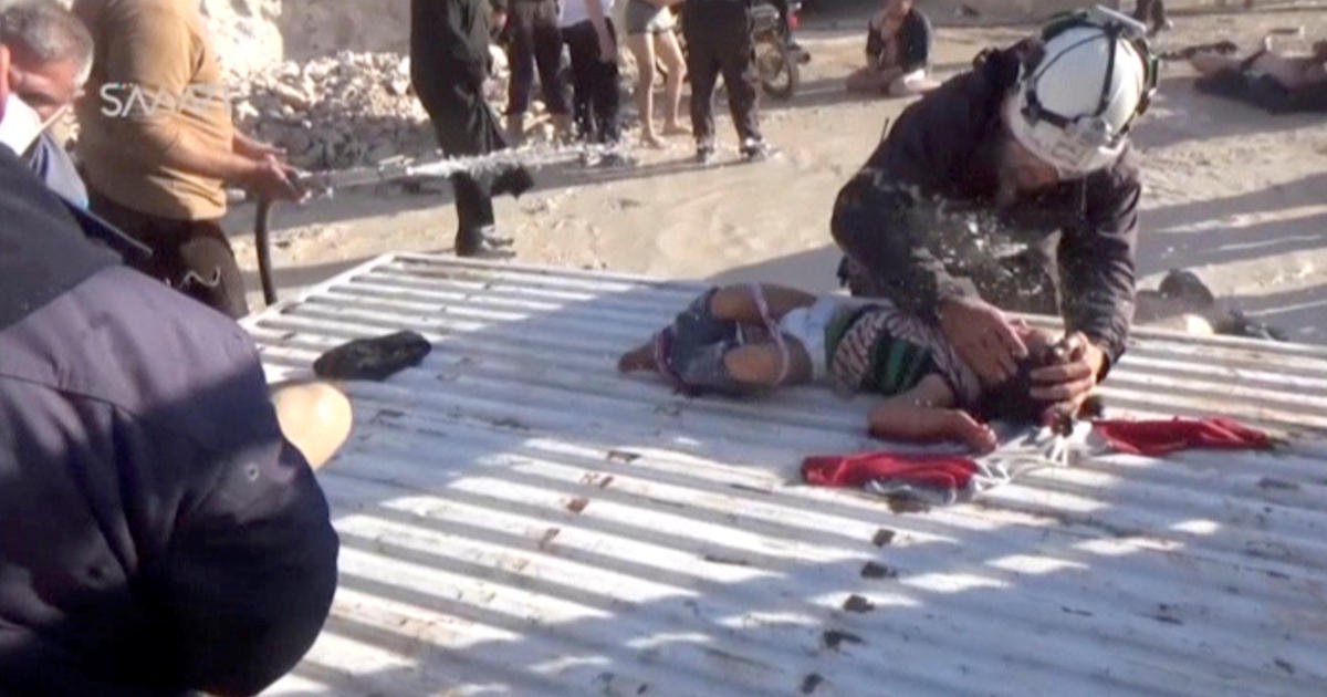 Rússia pode ter manipulado o local de um suposto ataque com armas químicas na cidade síria de Douma, disse embaixador norte-americano Kenneth Ward para a Organização para a Proibição de Armas Químicas (Opaq), pedindo que o órgão condene o contínuo uso de armas químicas proibidas; "É nosso entendimento que os russos podem ter visitado o local do ataque. É nossa preocupação que eles podem ter manipulado o local com a intenção de impedir os esforços da missão de investigação da Opaq de conduzir um inquérito efetivo", afirmou