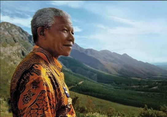 O Museu da Cultura Cearense, do Centro Dragão do Mar, trará à Fortaleza, de 4 de junho a 28 de julho deste ano, a exposição  “Mandela: de Prisioneiro a Presidente”. Nada mais atual, neste momento em que o Brasil assiste à primeira prisão política desde o fim da ditadura militar. Primeiro presidente negro da África do Sul, Nélson Mandela, o principal líder do ativismo contra Apartheid, regime racista do governo sul-africano, foi preso político por 27 anos