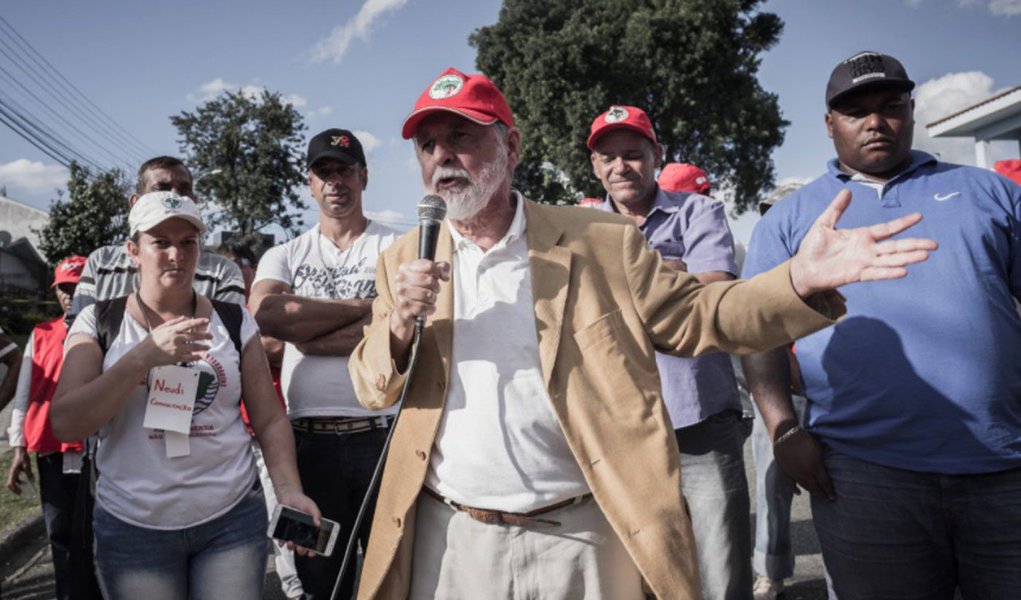 Durante ato pela liberdade do ex-presidente Lula no início da noite desta quarta-feira, 25, no Teatro Oficina, em São Paulo, o ex-chanceler Celso Amorim defendeu a união das esquerdas contra a escalada do fascismo e contra a prisão política de Lula; "Defendo a união das forças progressistas em defesa da democracia, e o nome dessa defesa agora é #LulaLivre", diz o ex-ministro Celso Amorim