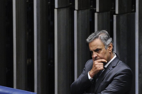 O jornalista Kiko Nogueira, editor do DCM, criticou o artigo do senador Aécio Neves (PSDB), publicado na Folha de S. Paulo nesta segunda-feira, 16, no qual ele diz ter sido "foi ingênuo" ao pedir propina à JBS e sugerir matar o primo; "Aécio é, sobretudo, um fraco. Foi engolido pelo abismo do golpe que cavou com os pés. Se está dando piti agora, imagine-se o que não fará com a perspectiva de uma prisão e um acordo de delação premiada", diz ele
