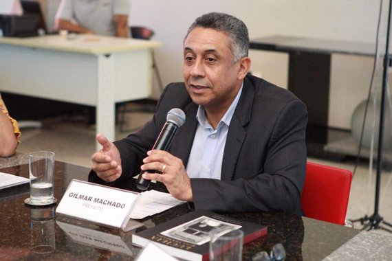 Prisão tem relação com a Operação “Encilhamento” da Polícia Federal (PF), que ocorre em vários estados, e envolve a aplicação de recursos de institutos previdenciários em fundos de investimento; além do ex-prefeito de Uberlândia, Gilmar Machado, foram presas na cidade três pessoas, incluindo o ex-superintendente do Instituto de Previdência Municipal de Uberlândia (Ipremu), Marcos Botelho
investigados vão responder por crimes contra o Sistema Financeiro Nacional, fraude a licitação, corrupção ativa e passiva e lavagem de dinh