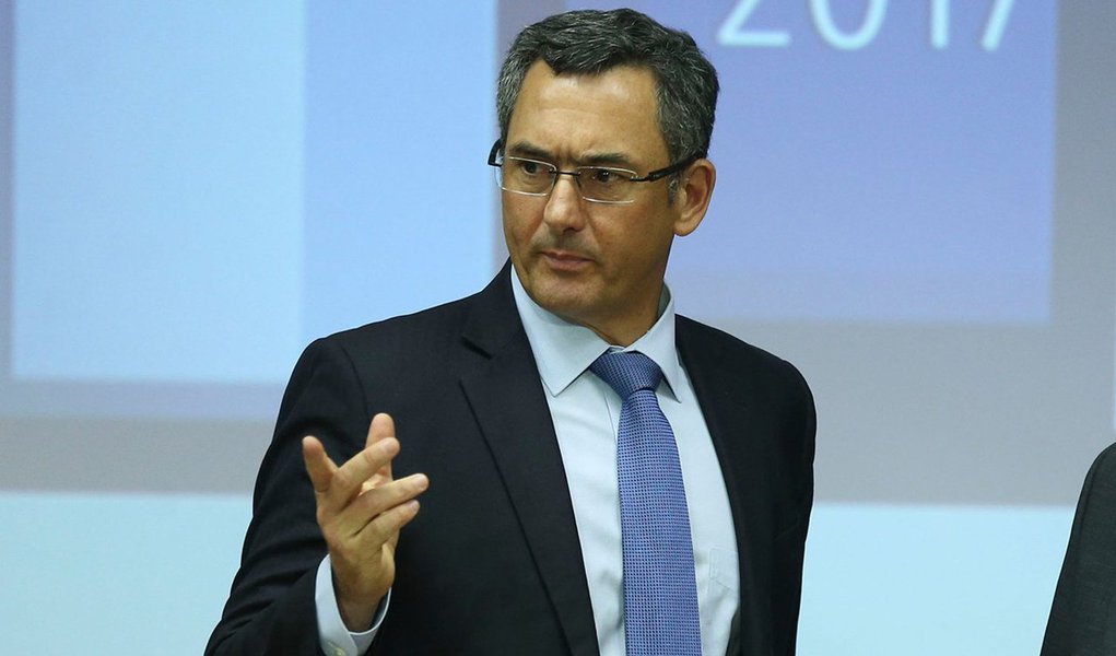 Brasília - O secretário-executivo do Ministério da Fazenda, Eduardo Guardia, e o presidente do TCU, Raimundo Carreiro, durante divulgação do Relatório de Gestão 2017 (Valter Campanato/Agência Brasil)
