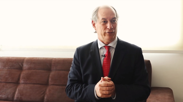 Ciro permanece na "estratégia Macron" de querer se diferenciar do PT quando o que ele faz, na verdade, não tem tanta diferença assim. O tempo está passando. Estamos em junho. Ciro Gomes poderia, muito bem, mudar a estratégia e visitar seu velho amigo na cadeia
