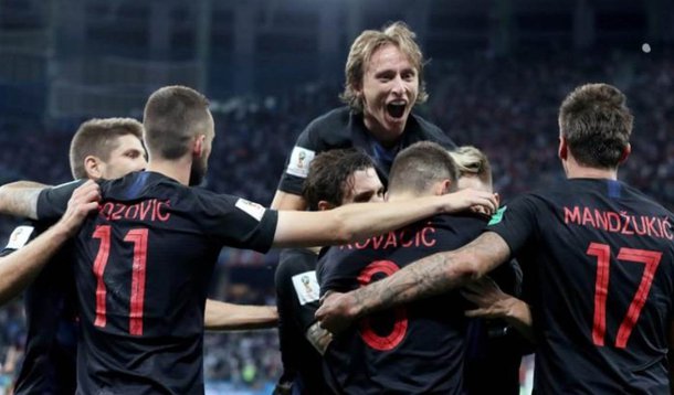 A seleção da Croácia aproveitou nesta quinta-feira um erro escandaloso do goleiro argentino Willy Caballero e um golaço de Luka Modric para derrotar a Argentina por 3 x 0, resultado que classifica os croatas para as oitavas de final da Copa do Mundo e deixa a "albiceleste" à beira da eliminação