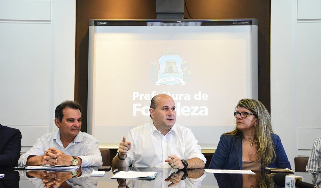 O prefeito Roberto Cláudio (PDT) anunciou concurso público para a Rede de Atenção à Saúde Mental (Raps) de Fortaleza. Ao todo serão 129 vagas, distribuídas para médicos psiquiatras, clínicos e neurologistas, enfermeiros, psicólogos e terapeutas ocupacionais. O certame será encaminhado nesta quinta-feira (3/5) para a aprovação na Câmara Municipal e a expectativa é que o edital, elaborado pelo Imparh, seja lançado até o mês de julho