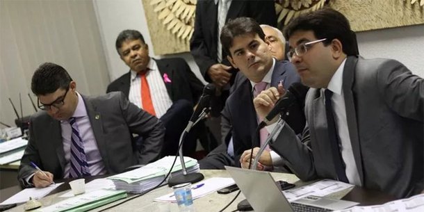 A secretaria de Fazenda do Piauí divulgou nota em que contesta relatório preliminar de auditores do Tribunal de Contas (TCE) e diz que prestará todos os devidos esclarecimentos; levantamento do órgão aponta irregularidades no repasse aos bancos dos recursos recolhidos dos servidores relativos a empréstimos consignados